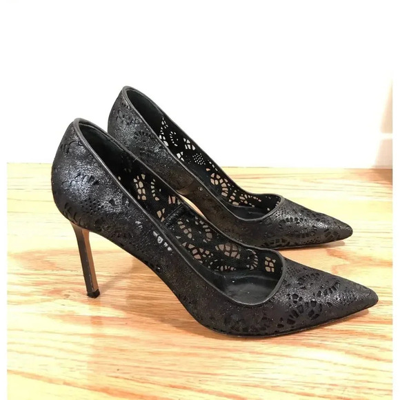 Manolo Blahnik BB Pump Black Laser Cut Leather w/ Glitter Accents. Size 7.5 - Picture 6 of 9